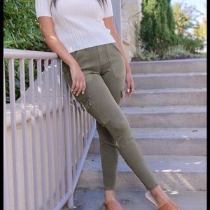 Spanx twill stretch ankle cargo pants green Large